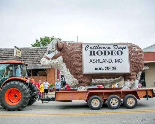 Cattleman Days Rodeo Float In Parade